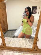 Flaca muy caliente te quiere chupar la polla