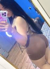 Latina cachonda aburrida en casa ¿te tocas conmigo? * * * *