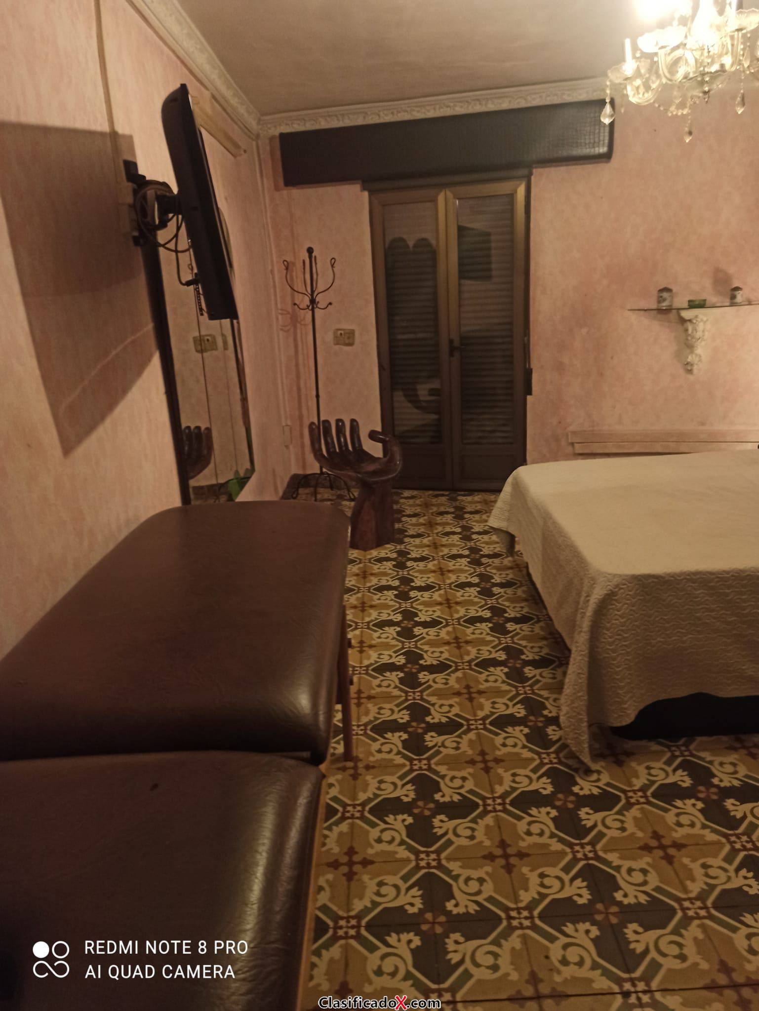 SE ALQUILAN HABITACIONES BIEN UBICADAS PARA CHICAS QUE QUIERAN TRABAJAR