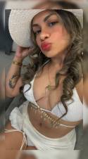 UNA MUJER CON SU PROPIA MAGIA