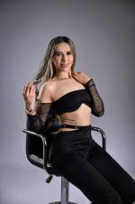 MIA: Guapa sexy, cariñosa, implicada,  con un bonito  cuerpo