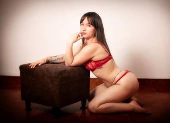 KENDALL NOVEDAD  GUAPISIMA ELEGANTE SENSUAL STIGES