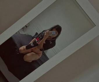 “Mi vibrador está encendido… pero prefiero tu voz mandándome”