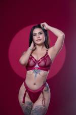 ORIANA HERMOSA ATREVIDA