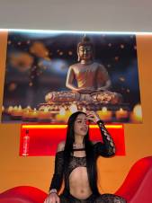 Latina ardiente que despierta tus fantasías