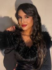 Joven Emilia espectacular