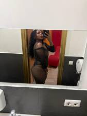 La Energía de una Latina Apasionada y Muy Cautivadora