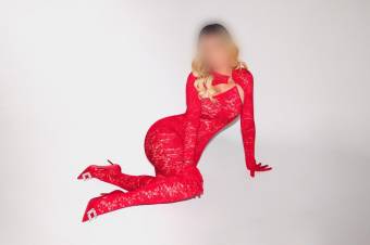 Tengo un cuerpo delgadito y un busto grande natural