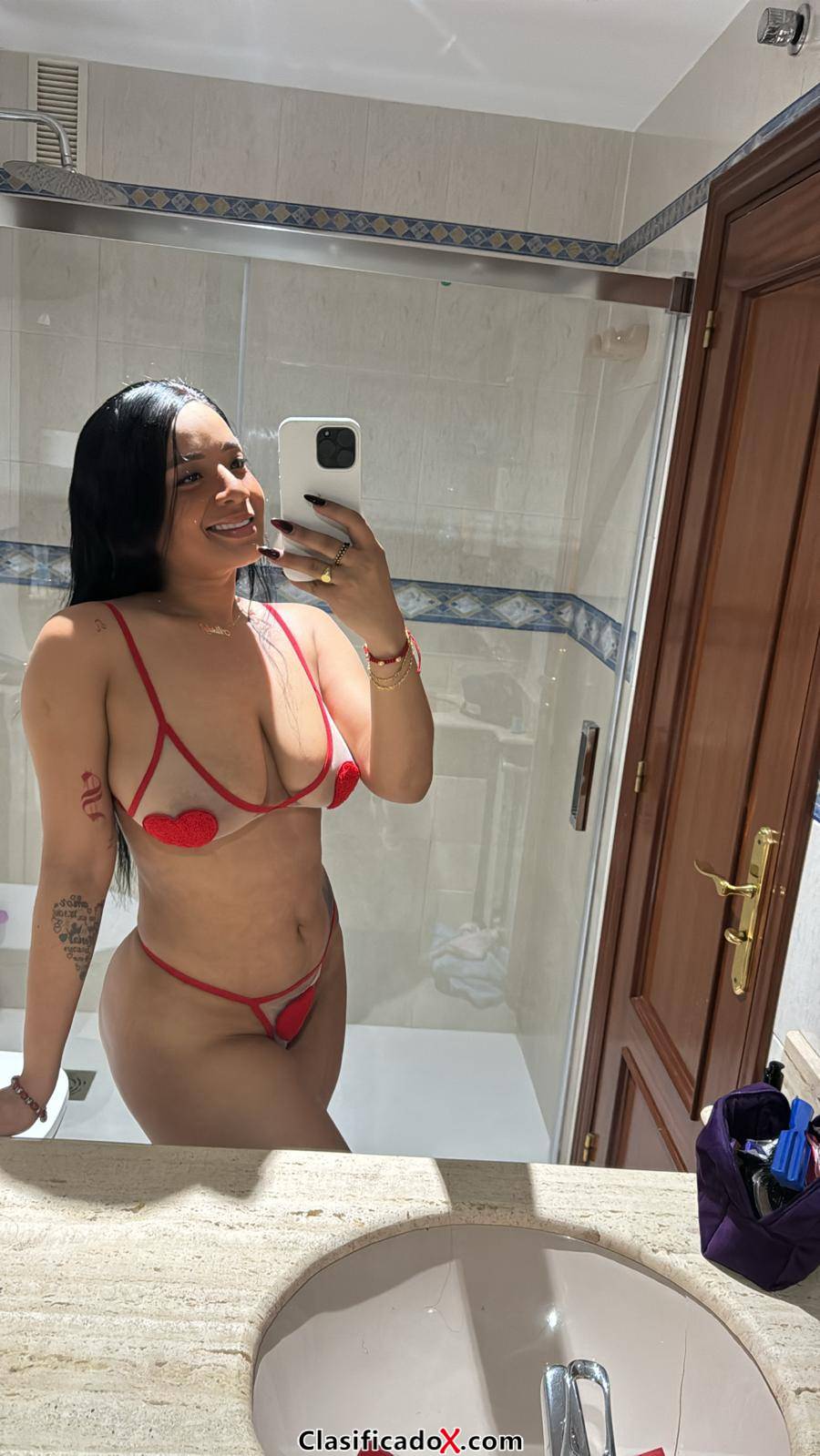 Encanto sutil y personalidad cautivadora que deja huella