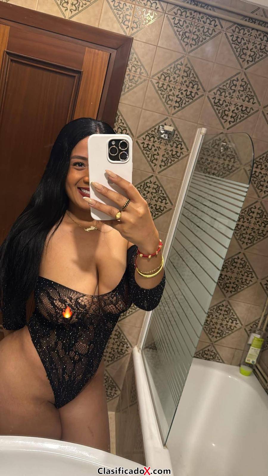 Encanto irresistible y conversación exquisita en un ambiente íntimo