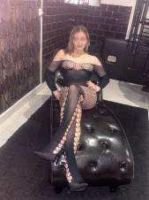 Belleza elegante y conexión genuina en cada encuentro