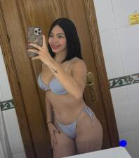 YESICA: Curvas que provocan, sonrisa que atrapa y energía que enciende.