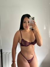 Ven y lame mis tetas enormes