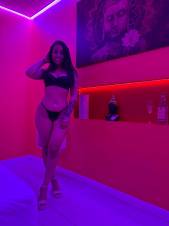 LUNA Latina de curvas perfectas y trato inolvidable