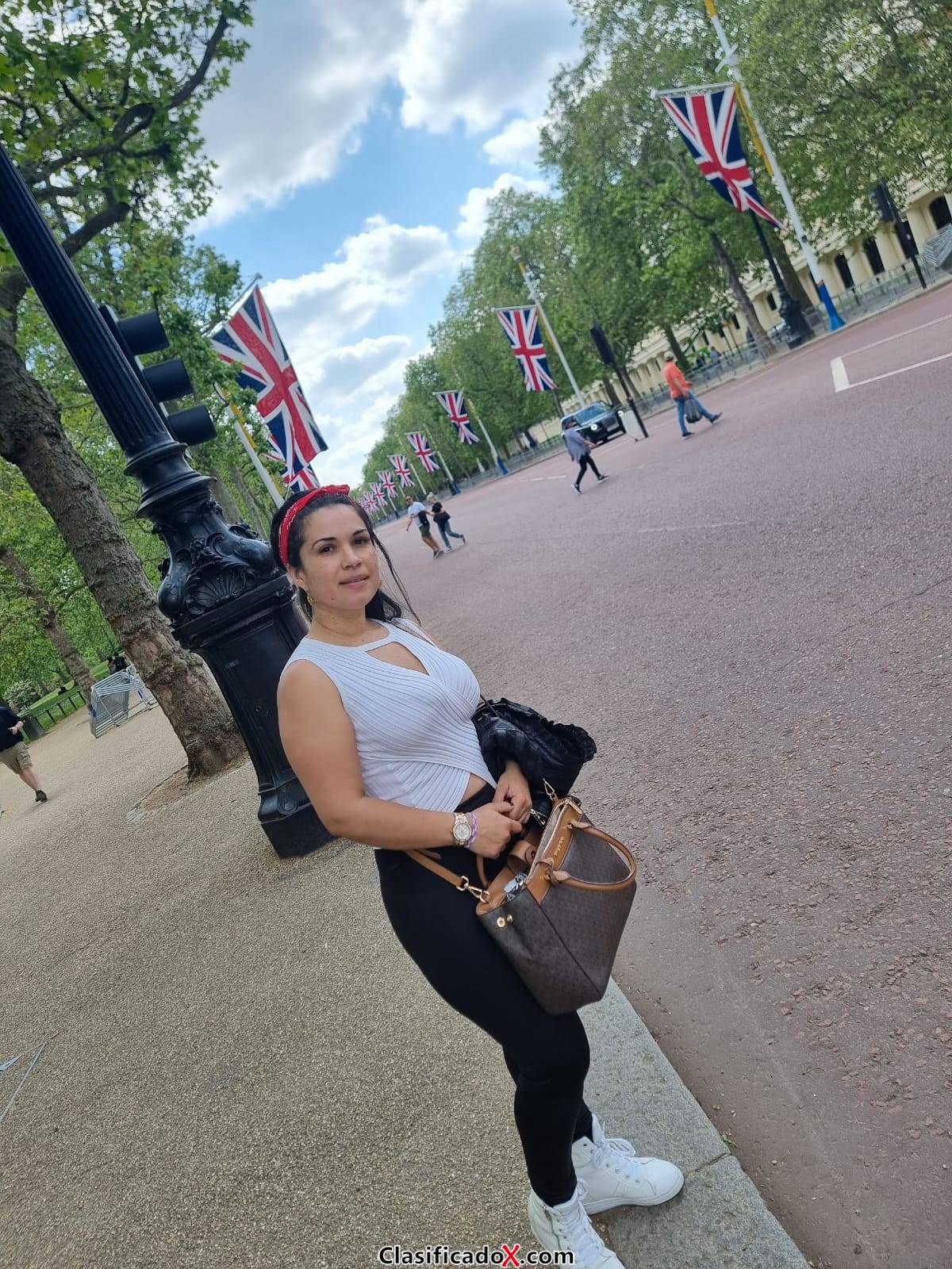 NAHIA DULCE COLOMBIANA AMOROSA Y COMPLACIENTE