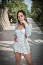 LATINA SABROSA JUGUETONA
