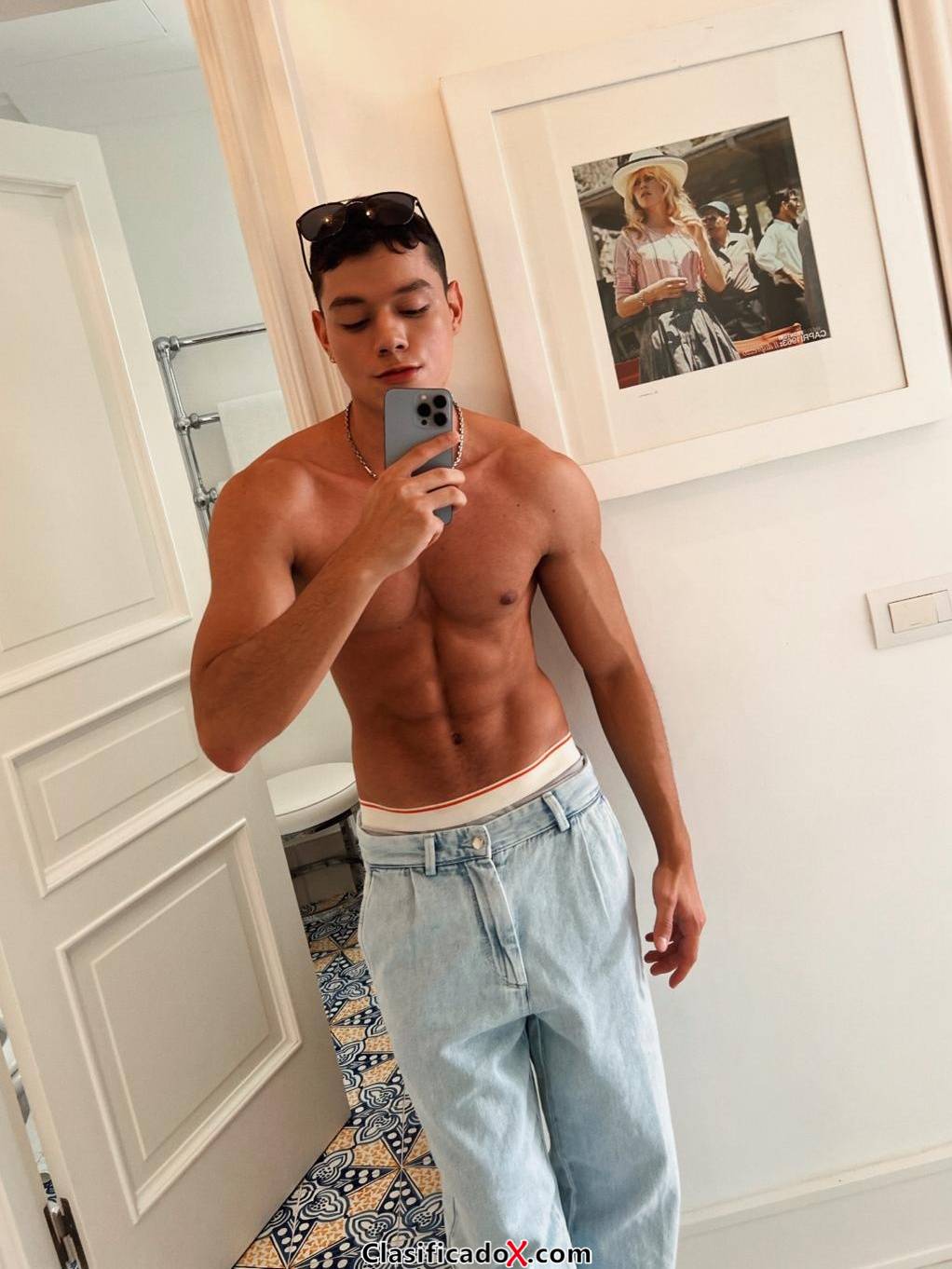 ISSAC GUAPISIMO ELEGANTE, EDUCADO Y MUY CERCANO