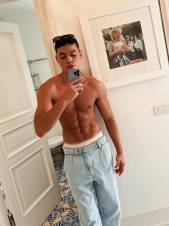 ISSAC GUAPISIMO ELEGANTE, EDUCADO Y MUY CERCANO