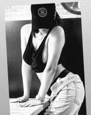 Latina muy caliente te quiere chupar la polla