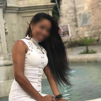 LAURA, LA MAS CALIENTE DE LA ZONA