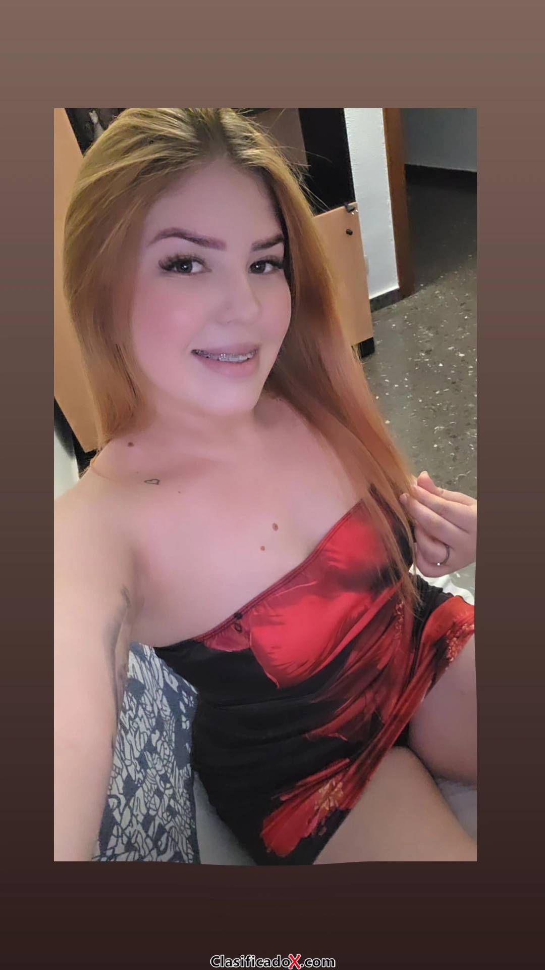 Soy latína  juguetona y complaciente