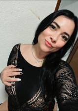Latina muy caliente te quiere chupar la polla