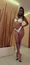 MIA: MORENA SEXI Y SEDUCTORA