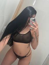 ELLA ACABA DE LLEGAR Y QUIERE CONOCERTE