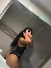 Latina fiestera experta con la boca