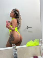 Atractiva chica de coño muy húmedo KORA