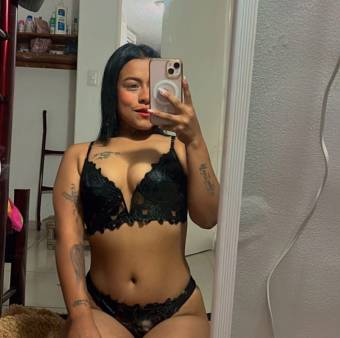 KARLA RICA LATINA COMPLACIENTE
