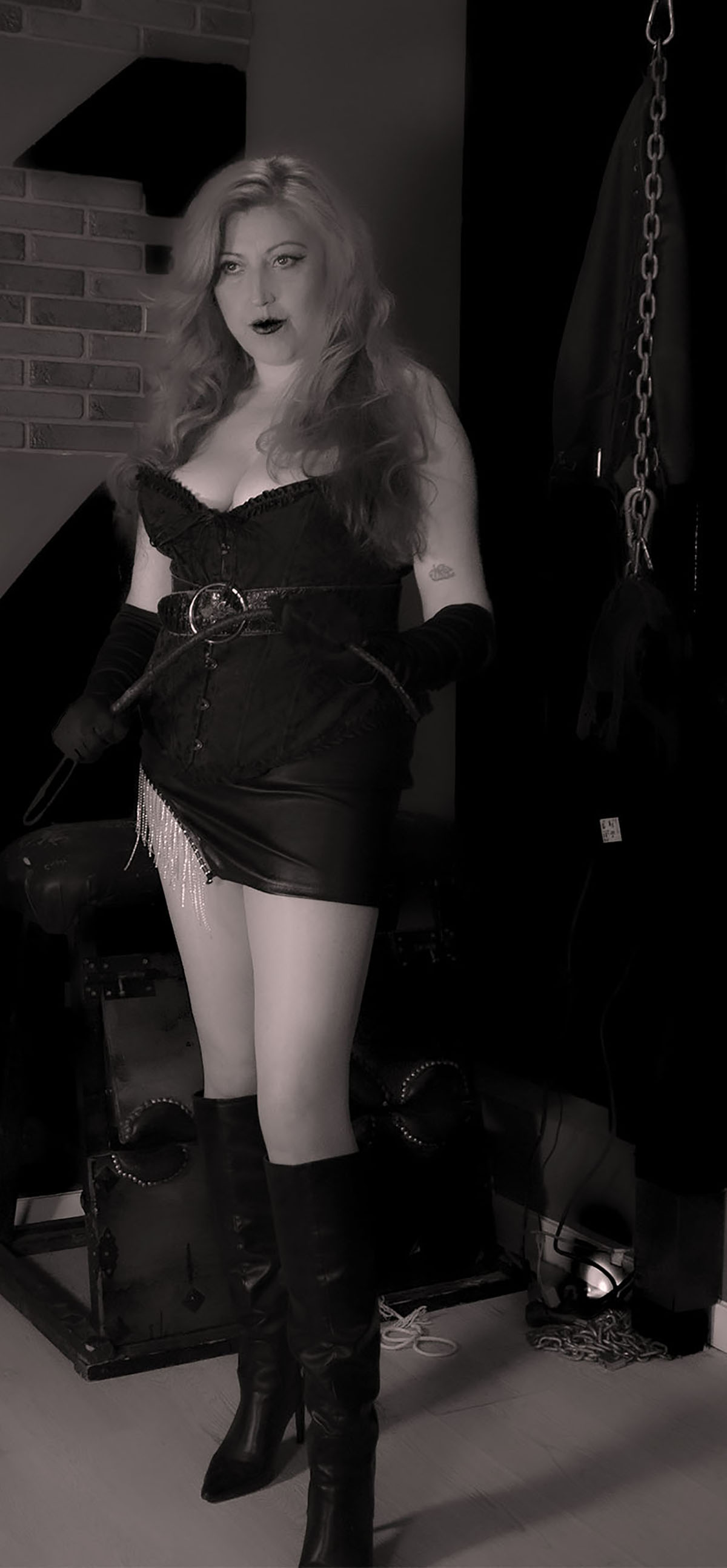 Liliana, Mujer Dominante